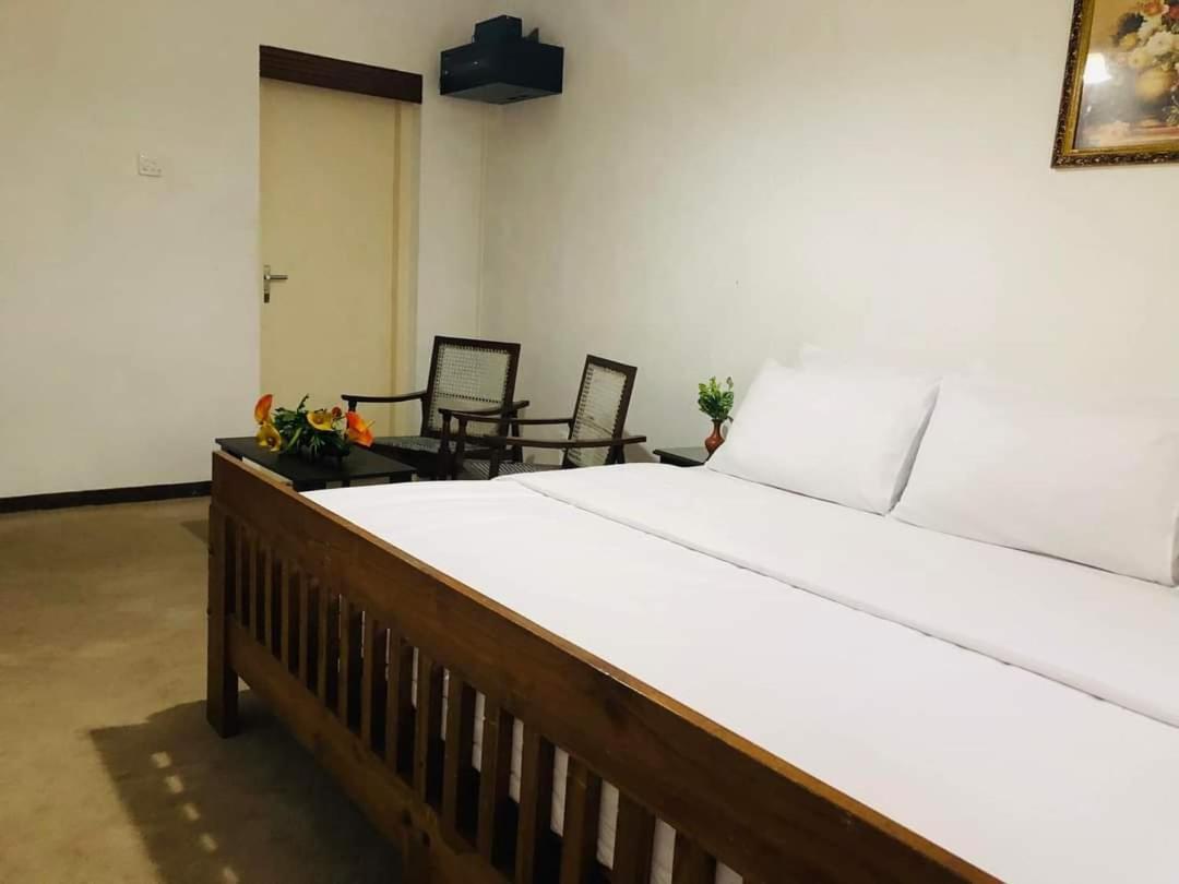 Mount Mary Inn Нувара Елия Стая снимка
